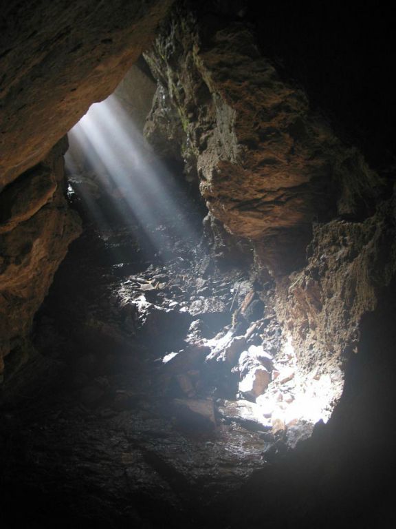 Entrance of Cueva del Arroyo Desciante.  Photo by Brandon Kowallis