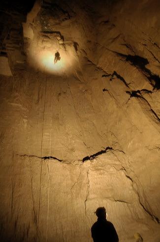 Looking up KiloPit in Main Drain Cave. Photo by Brandon Kowallis